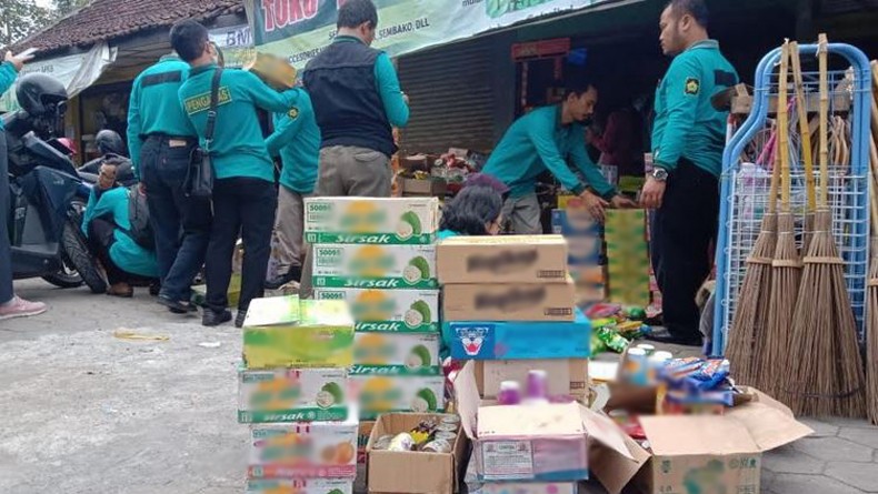 Razia Ramadan, Petugas Temukan Ribuan Produk Makanan dan Minuman Kedaluwarsa