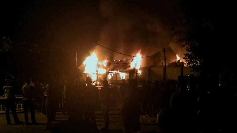 title Ribut dengan Petugas Sipir, Napi Bakar Rutan di Siak Riau Ribut dengan Petugas Sipir, Napi Bakar Rutan di Siak Riau