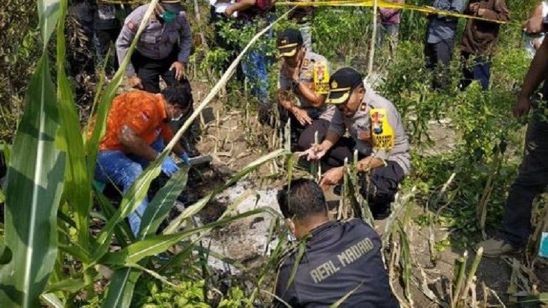 Gempar Jasad Perempuan Terbakar Kenakan Kaus Polisi di Mojokerto