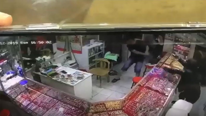 Viral Perampok Gasak Toko Emas di Medan Seorang Diri, Pelaku Staf PT Perkebunan