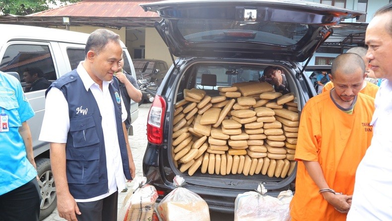 Modus Baru, BNN Gagalkan Penyelundupan 300 Kg Ganja di Antara Limbah Medis B3