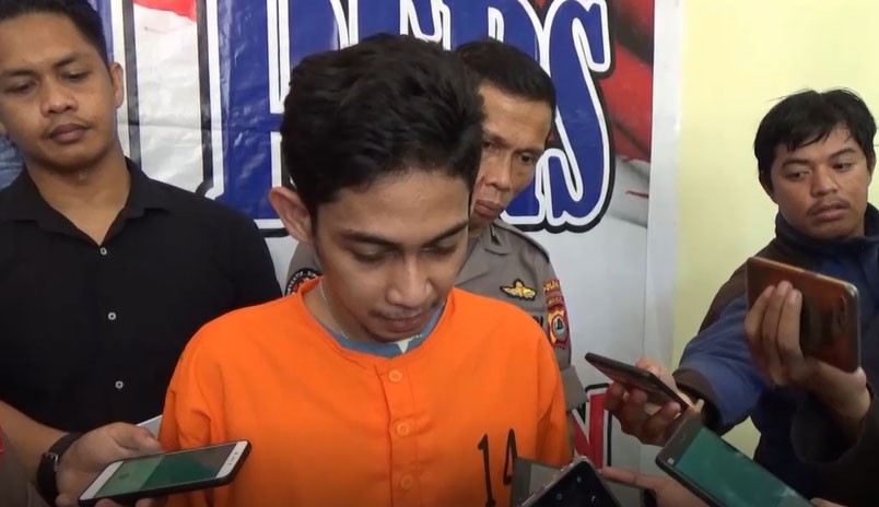 Posting Status Hasutan soal People Power, Honorer Dinsos di Makassar Ditangkap