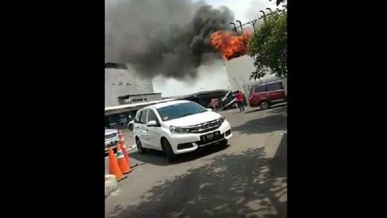 Api Berkobar di Kawasan Mal Ramayana Pekalongan, Pengunjung Lari Berhamburan