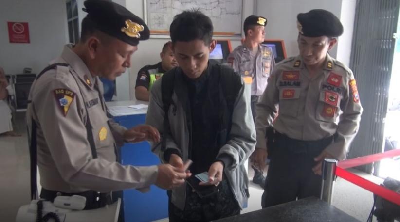 Penumpang KA dan Bus di Jember Kebingungan Di-sweeping Polisi