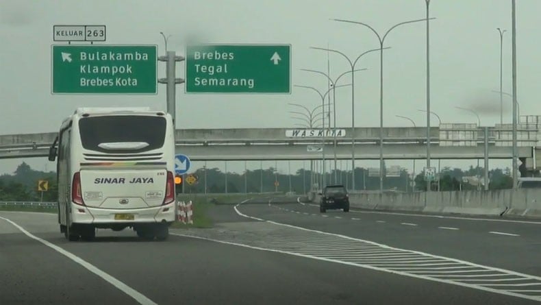title Update Kecelakaan Beruntun di Tol Pejagan-Pemalang, 1 Tewas 15 Luka-Luka Update Kecelakaan Beruntun di Tol Pejagan-Pemalang, 1 Tewas 15 Luka-Luka