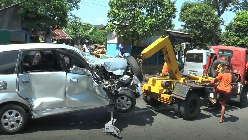 title 4 Kendaraan Tabrakan Beruntun di Depan RSI Jepara, 7 Orang Luka Parah 4 Kendaraan Tabrakan Beruntun di Depan RSI Jepara, 7 Orang Luka Parah