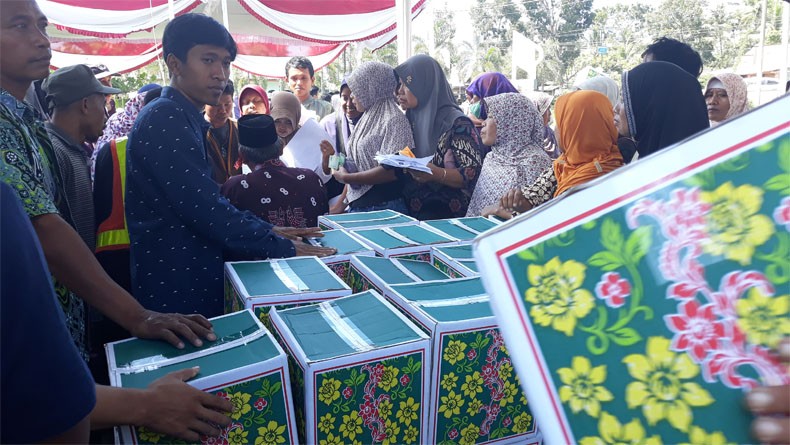 title Warga Terdampak Bandara YIA Serbu Pasar Murah BUMN, 1.000 Paket Ludes Terjual Warga Terdampak Bandara YIA Serbu Pasar Murah BUMN, 1.000 Paket Ludes Terjual