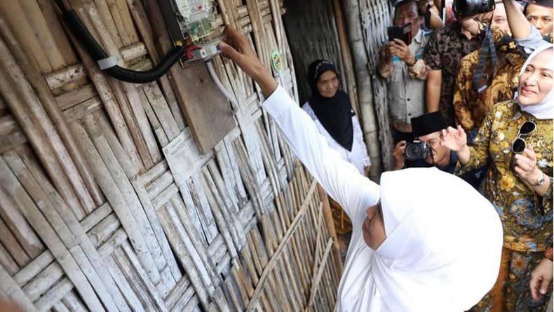 Kejar Target Rasio Elektrifikasi di Jatim, Khofifah Harapkan Bantuan BUMN 