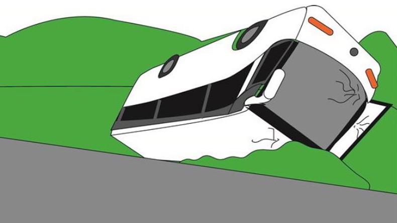 Sopir Kena Serangan Jantung, Bus Sarat Penumpang Nyungsep ke Parit 