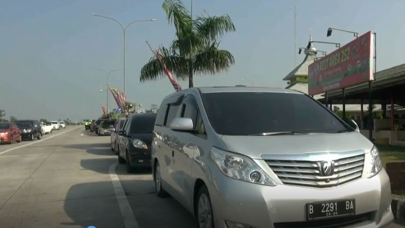 H-7 Lebaran, Pemudik Mulai Padati Rest Area Tol Pejagan Brebes