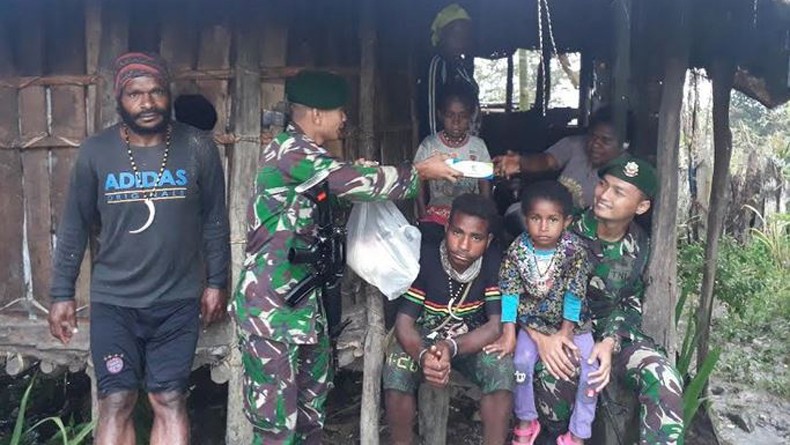 Kepedulian Yonif 754/ENK, Beri Bantuan Sembako bagi Warga Jila di Timika Papua