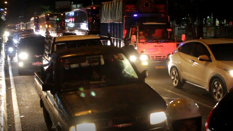 H-6 Lebaran, Antrean Kendaraan Terjadi di Jalur Pantura dan Tol Trans Jawa