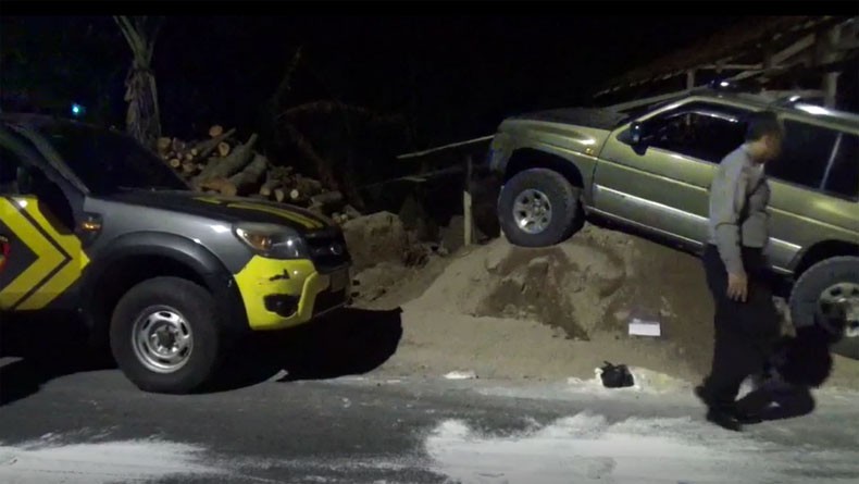 Pengendara Motor Tewas Tertabrak dan Terseret Nissan Terrano di Kuningan