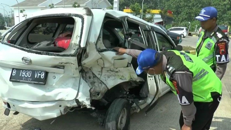 Xenia Ditabrak Honda CRV di Tol Batang Semarang, 1 Pemudik dari Tangerang Tewas