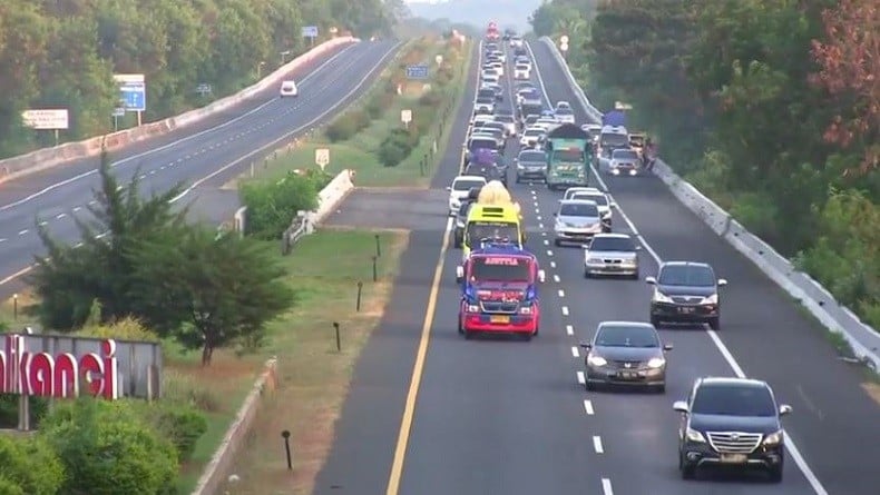 Mobil Mogok Picu Antrean Kendaraan hingga 3 Km di Tol Kanci-Pejagan Cirebon