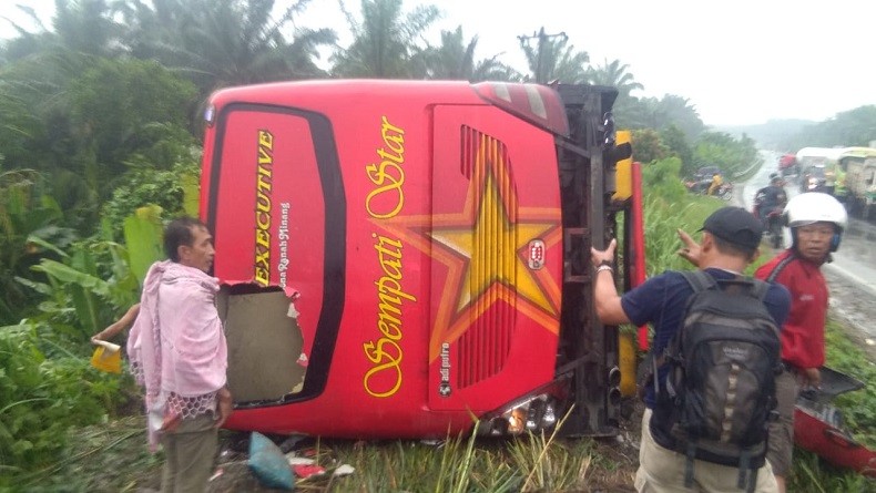 Bus Simpati Star Kecelakaan Tunggal di Jalinsum, 3 Korban Tewas dan 11 Luka-luka