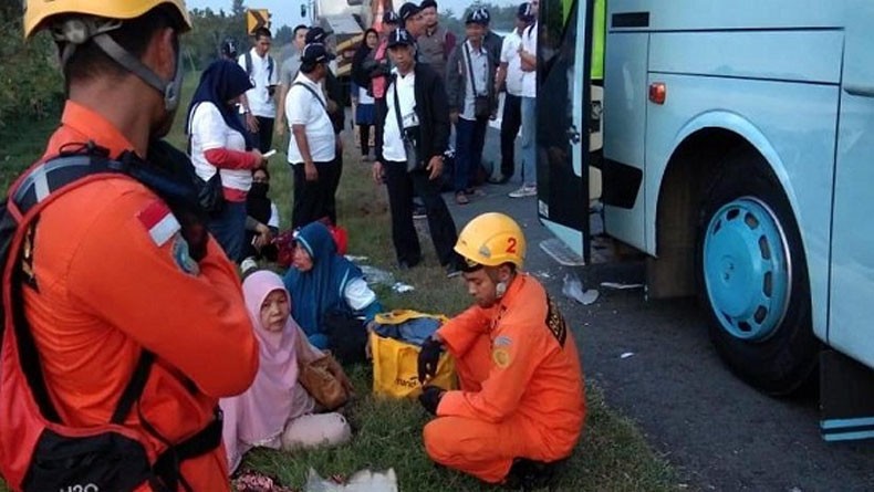 Bus Rombongan Pemudik Terbakar di Tol Cipali Cirebon, Sopir Luka Bakar