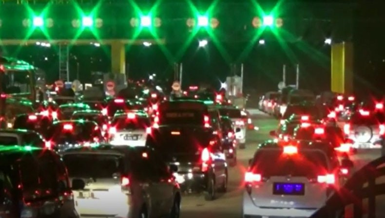 Arus Balik Lebaran, Tol Jakarta - Cikampek Terpantau Padat