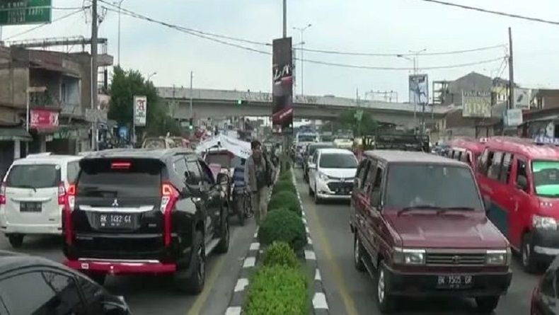title Jalur Medan - Berastagi Padat, Polisi Siapkan Jalur Alternatif Jalur Medan - Berastagi Padat, Polisi Siapkan Jalur Alternatif