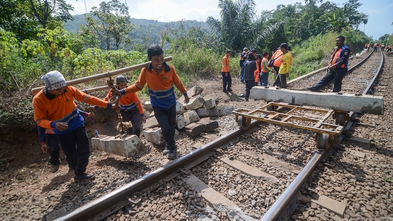 Kereta Serayu Pagi Jurusan Purwokerto-Pasar Senen Anjlok di Nagreg