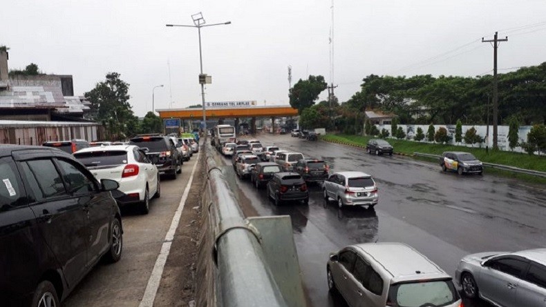 title Hari Kedua Lebaran, Tol Medan-Tebing Tinggi Macet Hari Kedua Lebaran, Tol Medan-Tebing Tinggi Macet