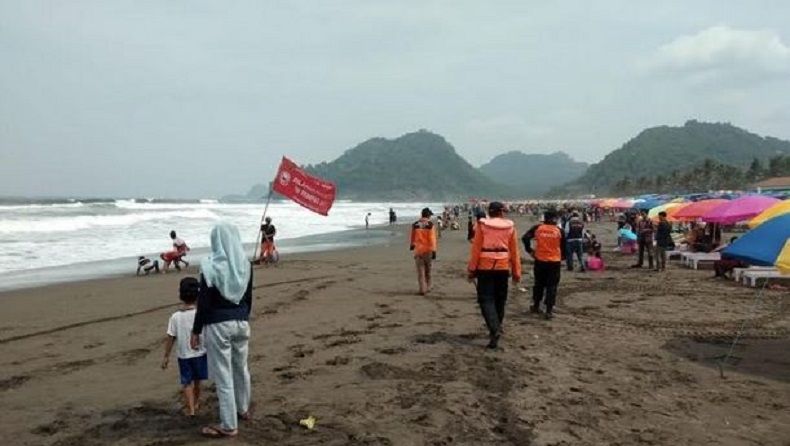 Hendak Tolong Orang, 2 Warga di Kebumen Hilang Terseret Ombak