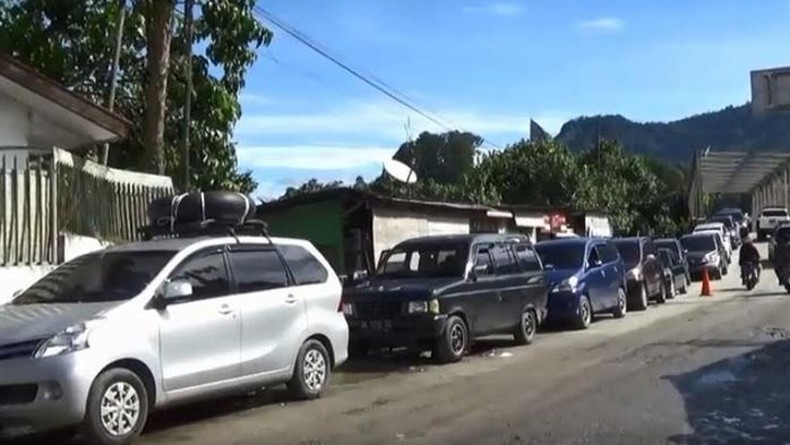 Wisatawan ke Danau Toba Membeludak, Pengunjung Antre di Pelabuhan Ajibata