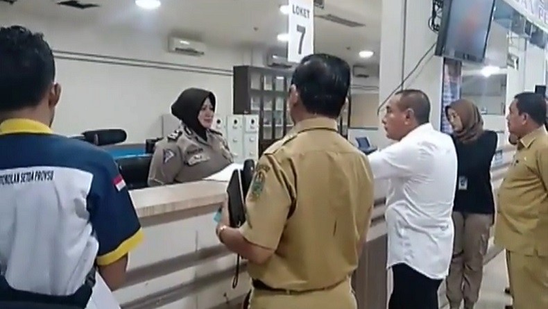 Sidak ke Kantor Samsat, Edy Rahmayadi Kritik Soal Pelayanan Petugas dan Calo