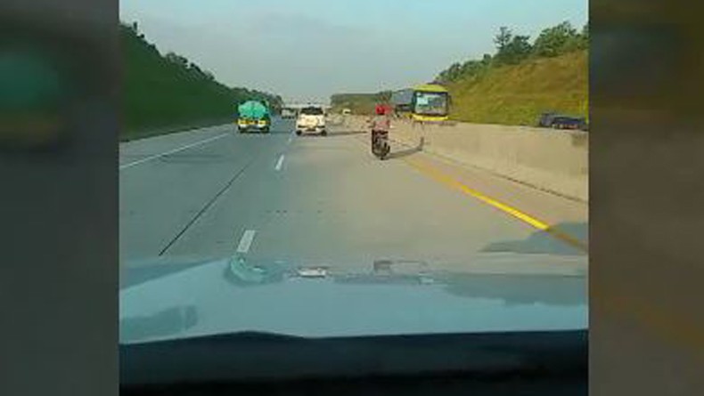 Pisah dari Suami, Perempuan Asal Pati Nekat Bawa Motor Masuk Tol di Madiun