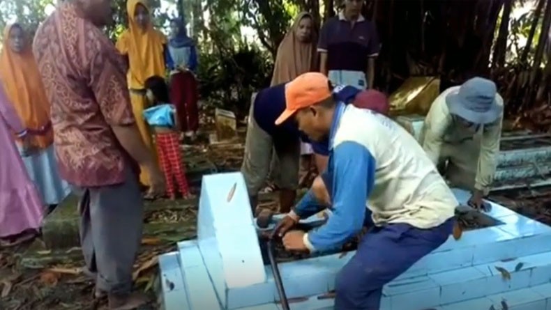 Viral Caleg Gerindra Bongkar 4 Makam di Lahan Miliknya karena Gagal Terpilih