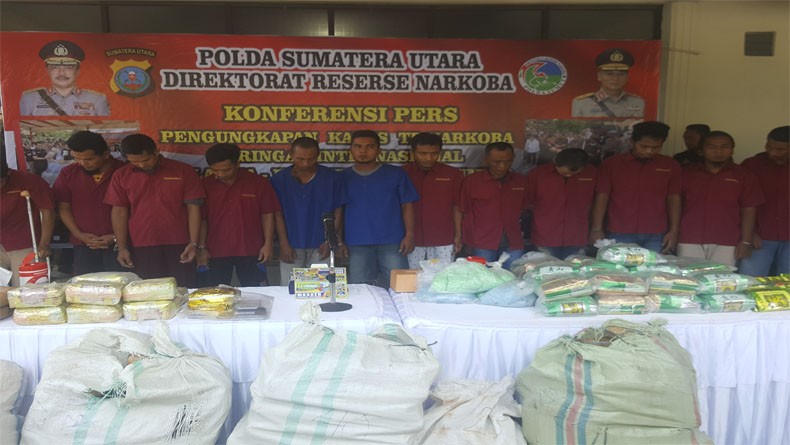 Tangkap 15 Tersangka, Polisi Gagalkan Penyelundupan 50 Kg Sabu dan 170 Kg Ganja