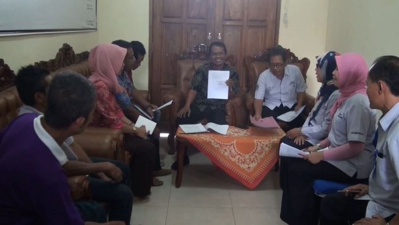 title Warga di Mojokerto Protes Penerimaan Siswa Baru Pakai KIP Warga di Mojokerto Protes Penerimaan Siswa Baru Pakai KIP