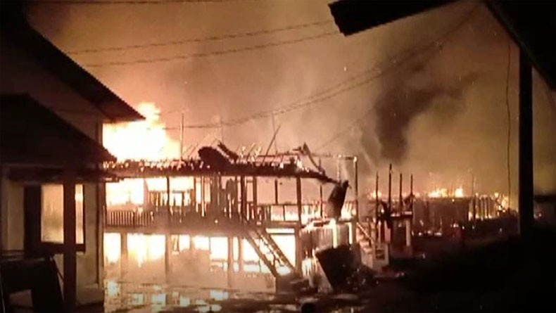 title Belasan Rumah di Musi Banyuasin Ludes Terbakar, Kerugian Miliaran Rupiah Belasan Rumah di Musi Banyuasin Ludes Terbakar, Kerugian Miliaran Rupiah