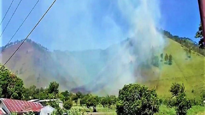 Kebakaran Hutan di Pinggir Danau Toba Capai 7 Hektare