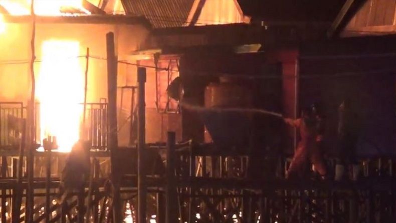 title Korsleting Listrik, 40 Rumah di Tarakan Utara Hangus Terbakar Korsleting Listrik, 40 Rumah di Tarakan Utara Hangus Terbakar