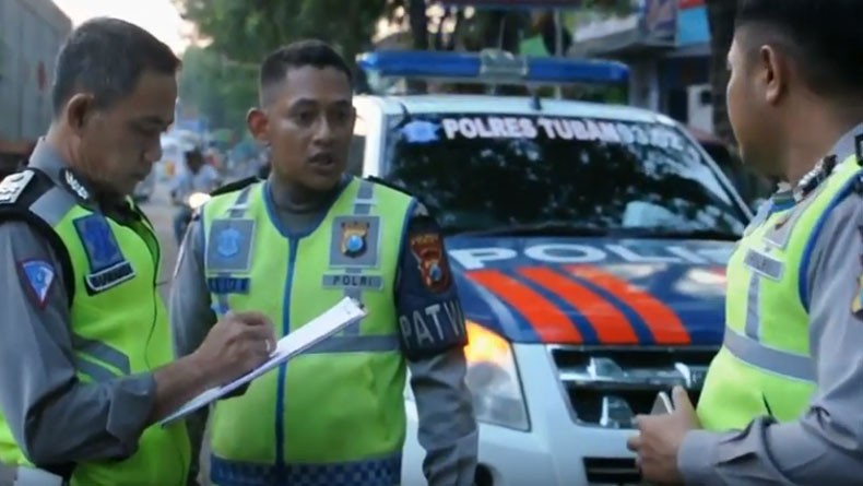 Gagal Salip Truk, 2 Mahasiswi Tewas Terlindas Tronton di Jalur Pantura Tuban