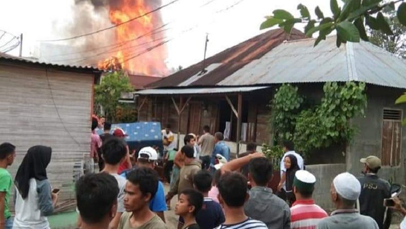 Kebakaran di Madina Sumut Hanguskan 3 Rumah Warga, 2 Orang Luka-Luka