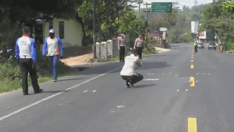 Olah TKP Kecelakaan Maut di Semarang, Polisi Duga Sopir Avanza Mengantuk