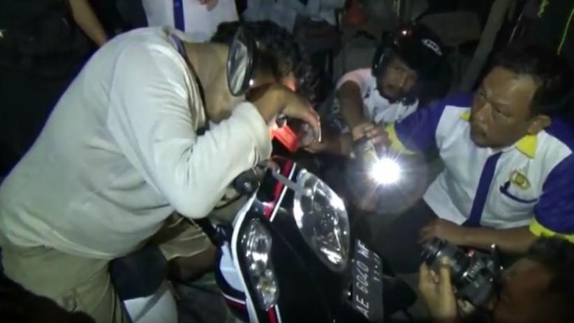 Pria di Ponorogo Tewas di Atas Motor, Polisi Temukan 2 Botol Miras Jenis Arak
