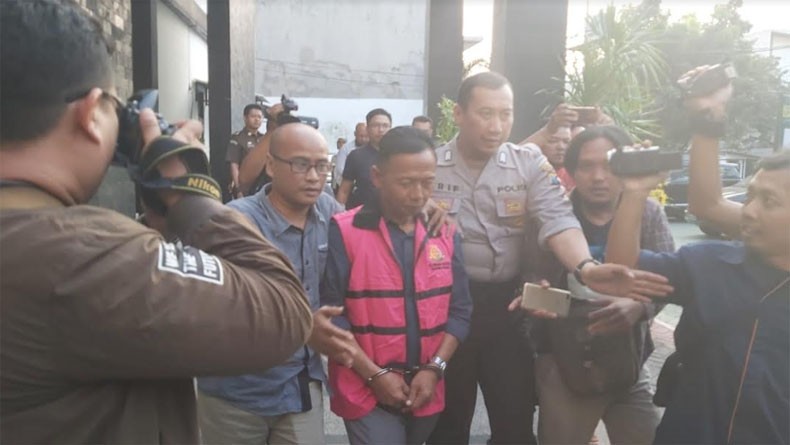 title Diperiksa 9 Jam, Anggota DPRD Surabaya Sugito Ditahan atas Dugaan Korupsi Jasmas Diperiksa 9 Jam, Anggota DPRD Surabaya Sugito Ditahan atas Dugaan Korupsi Jasmas