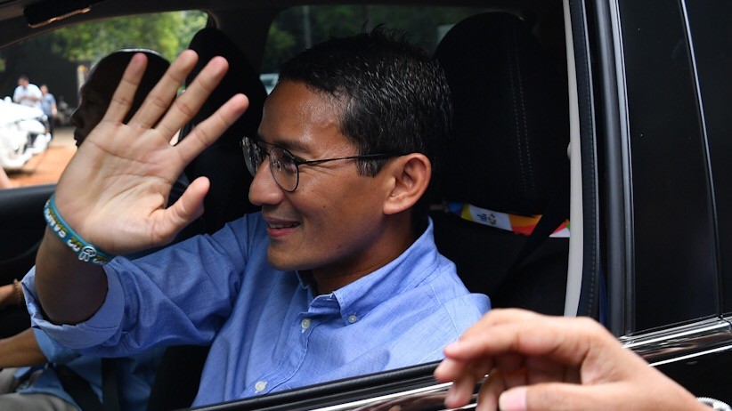 Nobar Sidang Putusan MK, Sandiaga Uno Tiba di Kediaman Prabowo - Bagian 2