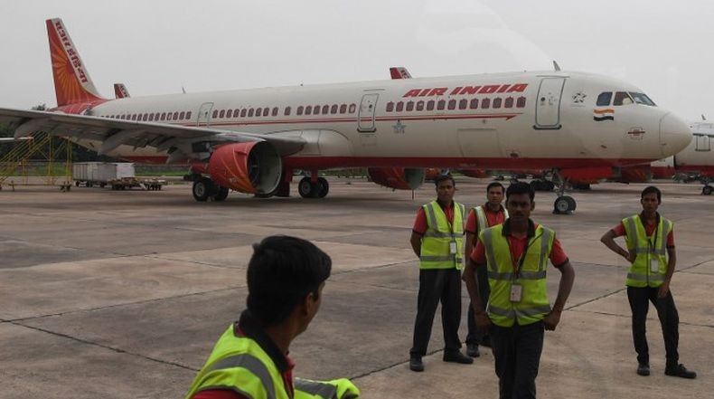 title Pesawat Air India Dipaksa Pulang, Seorang Kru Positif Covid-19 Pesawat Air India Dipaksa Pulang, Seorang Kru Positif Covid-19