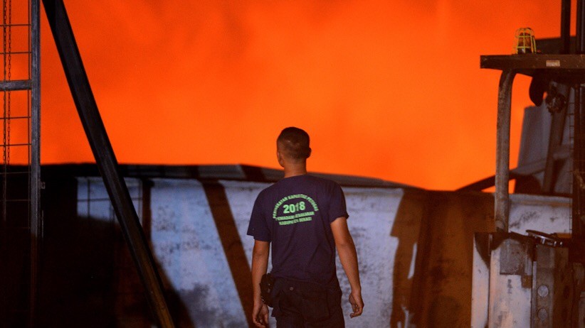 Pabrik Plastik di Cikarang Ludes Terbakar, 29 Mobil Pemadam Dikerahkan - Bagian 3
