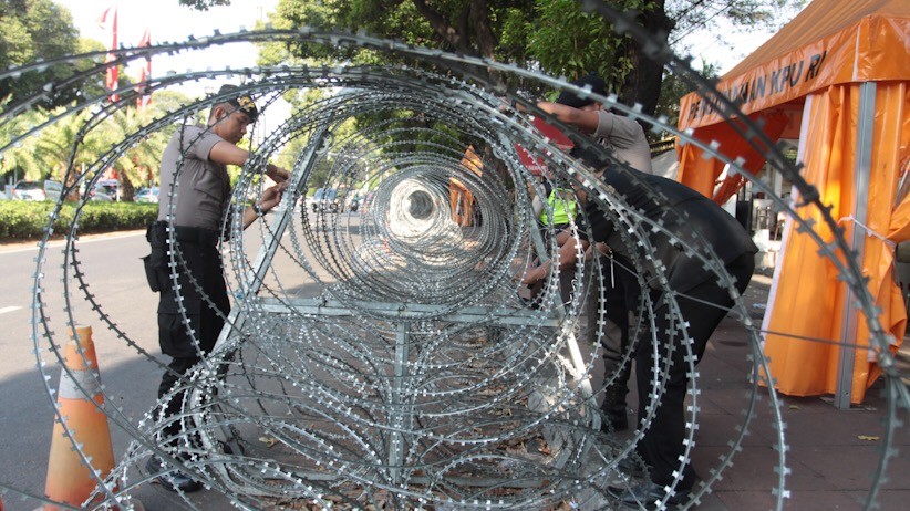 Jelang Penetapan Capres-Cawapres, Gedung KPU Dijaga Ketat - Bagian 1