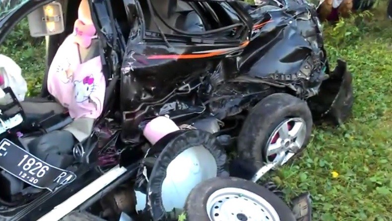 Mitsubishi Xpander Ditabrak KA Mutiara di Sidoarjo, 1 Tewas, 6 Luka-Luka