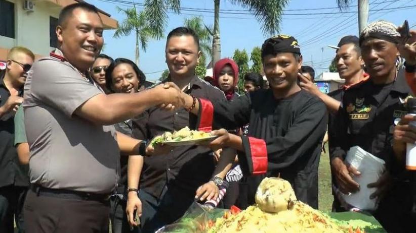 HUT ke-73 Bhayangkara, Polres Bantul Kebanjiran Tumpeng dan Kue Ulang Tahun