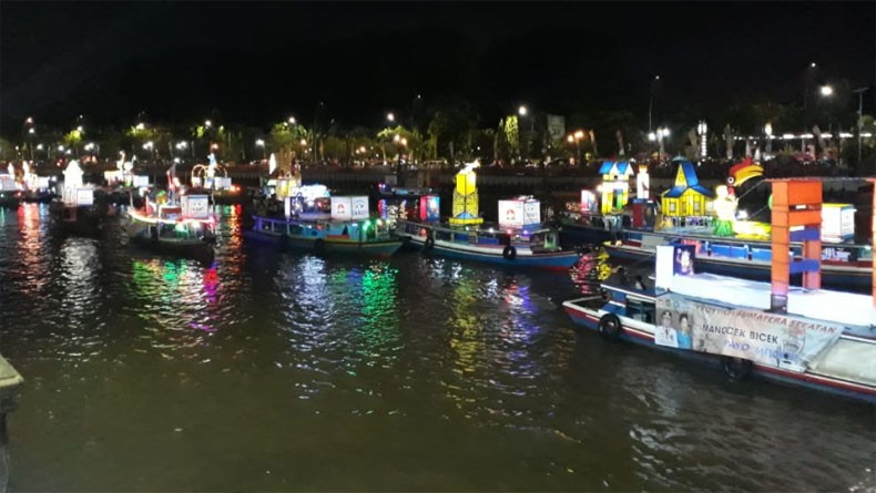 title Parade Jukung Hias Ramaikan Harganas 2019 di Sungai Martapura Banjarmasin Parade Jukung Hias Ramaikan Harganas 2019 di Sungai Martapura Banjarmasin