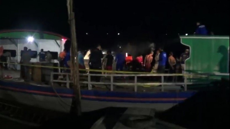 Mobil Terjun dari Kapal Feri di Pulang Pisau, Ibu dan 2 Anak Kembarnya Tenggelam