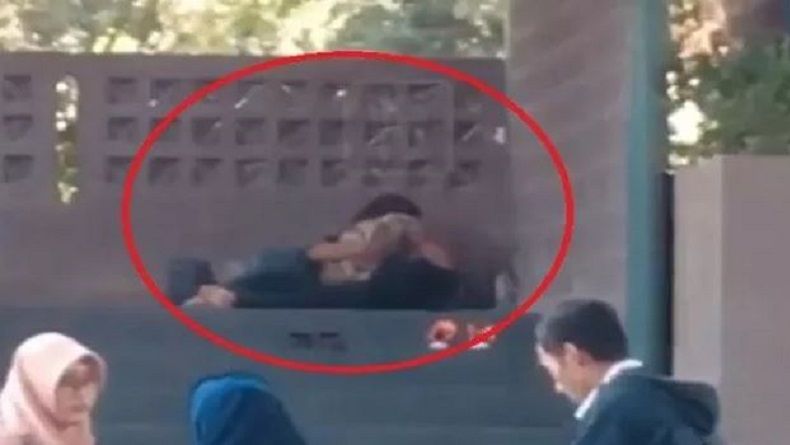 Viral, 2 Remaja Tertangkap Mesum di Taman Indonesia Kaya Semarang