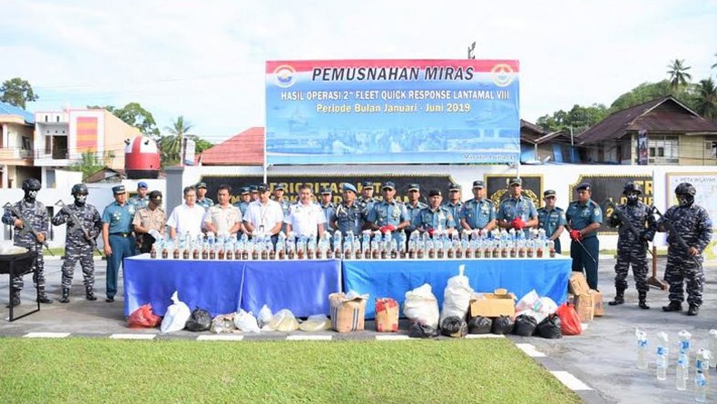 Lantamal VIII Manado Musnahkan 1,5 Ton Miras Jenis Cap Tikus Hasil Operasi